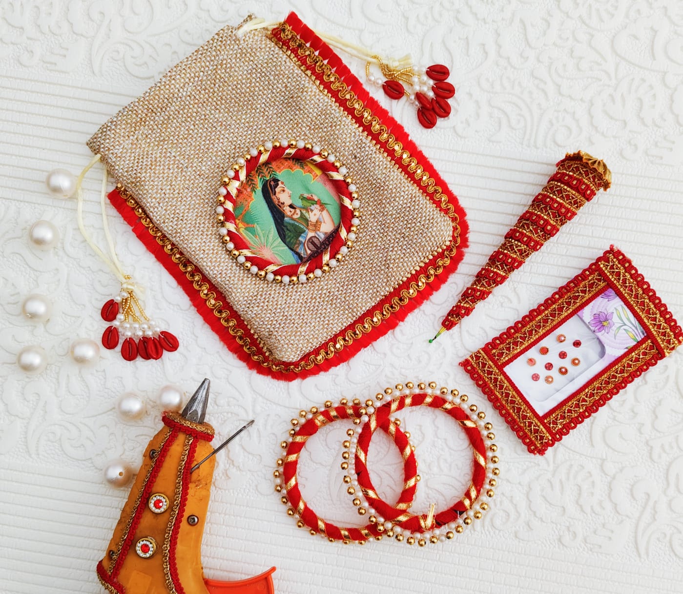 Maharani gift hamper in jute