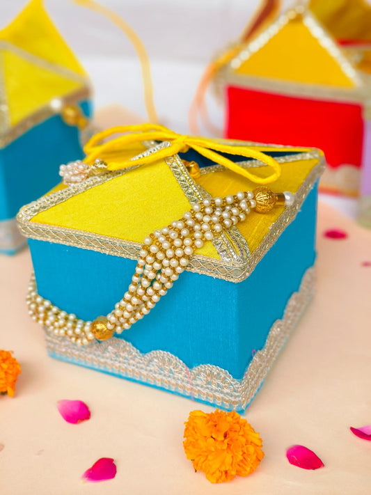Beautiful small boxes for  gifting with pearl handle